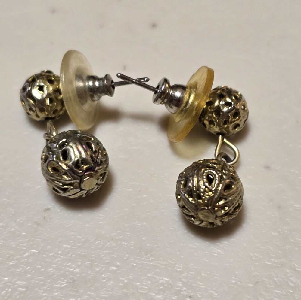 Vintage Gold Filigree Ball Drop Dangle Earrings. 18